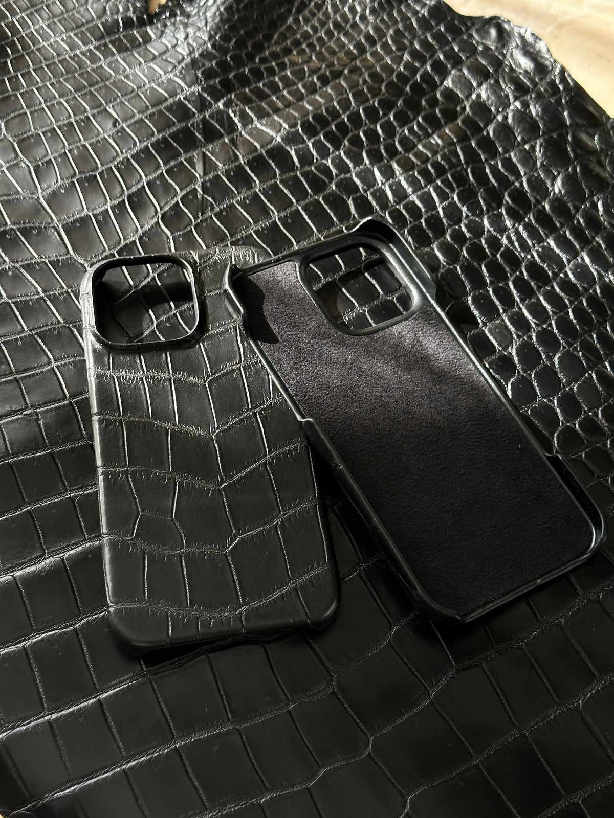 Black Crocodile Leather iPhone 18 Pro Case
