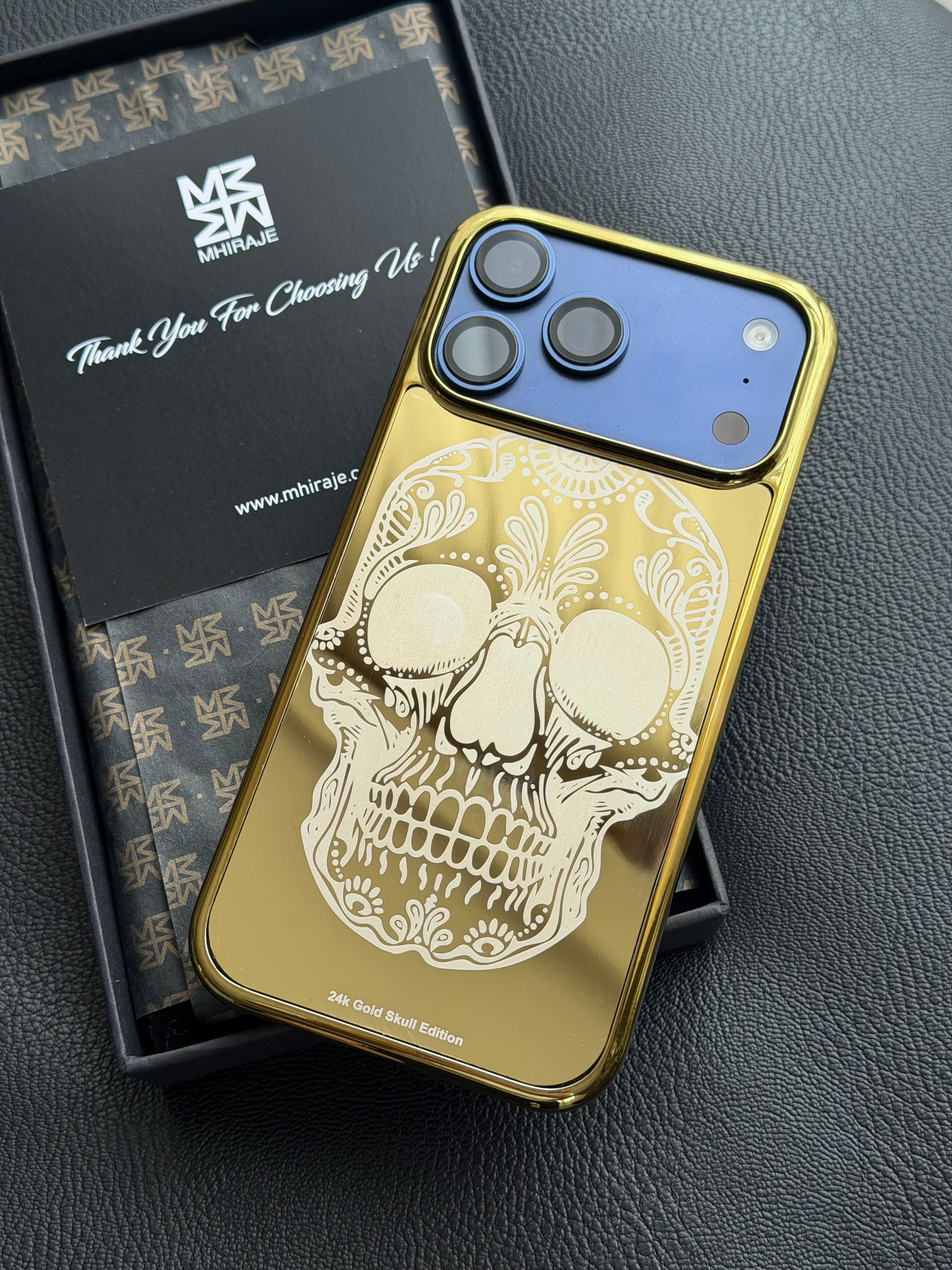 skull deign gold plated iphone 17 pro max case