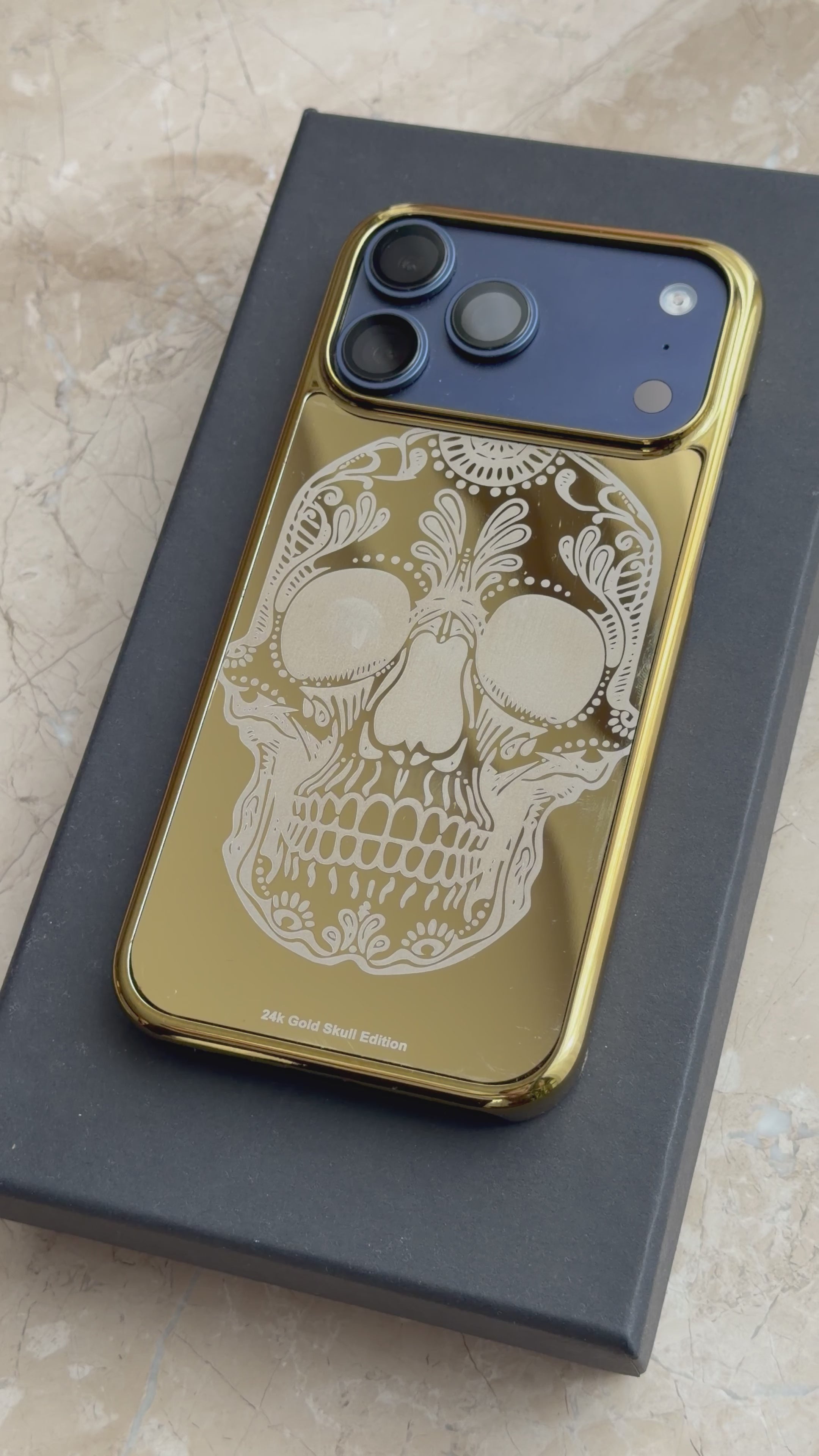 skull deign gold plated iphone 17 pro max case